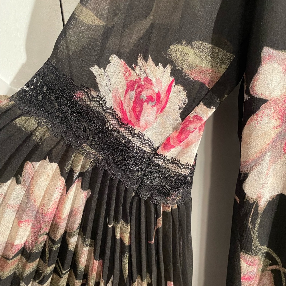 White House Black Market Black Floral Blouse - Picture 5 of 14